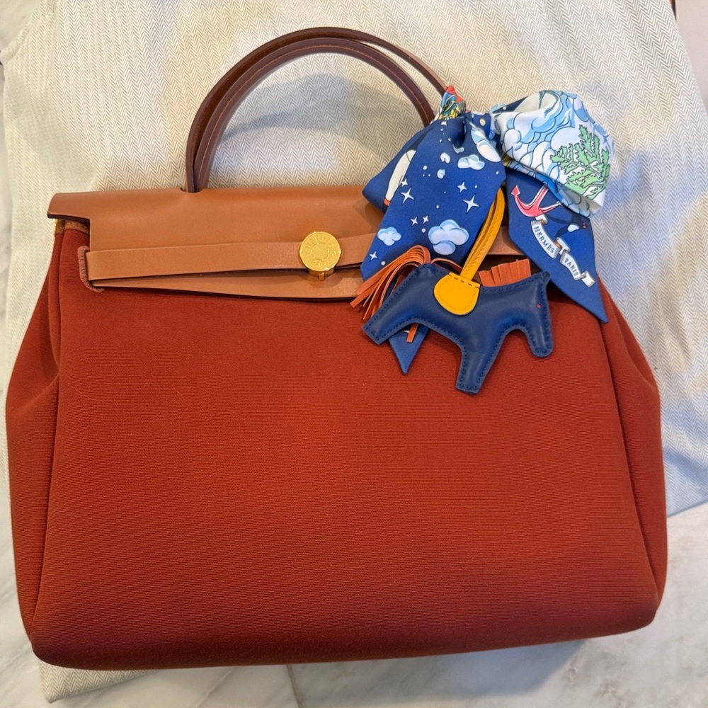 Authentic Hermes HerBag 31 Zip